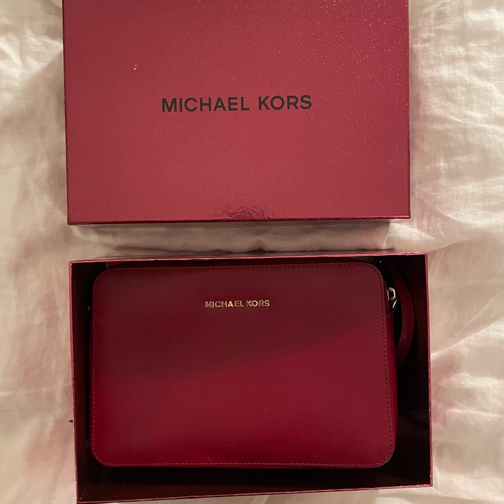 NWT Michael Kors Jet Set Crossbody and Wallet